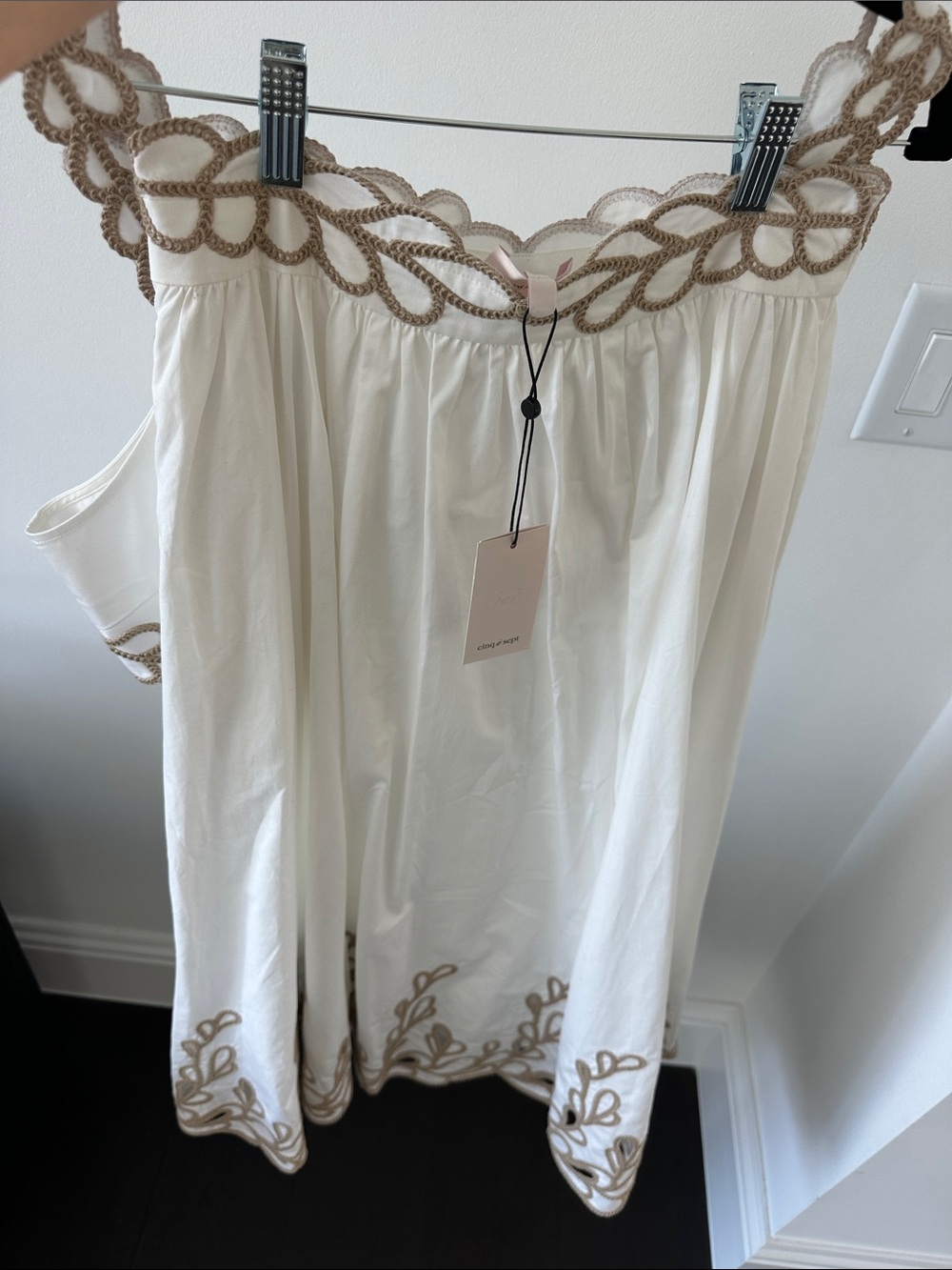 NWT! Cinq a Sept size 2 Bowen White with Tan Embroidered Trim Skirt